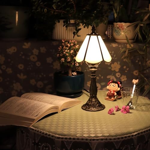 Small Tiffany Style Table Lamp Beige Stained Glass Lamp 14 Inch - Image 6