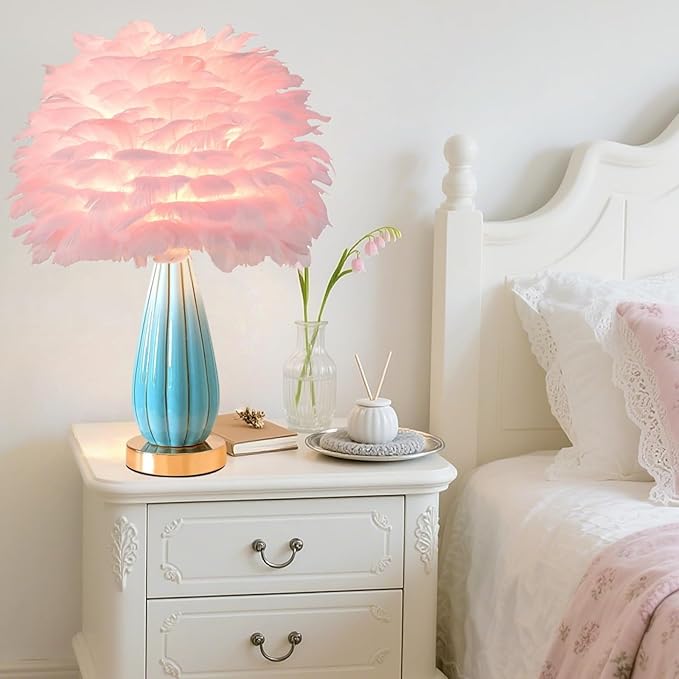 Pink Feather Table Lamp Creative Bedside Feather Lamp Simple Goose Furry Nightstand Light Fluffy Desk Lighting for Girl Bedroom Living Room Decoration Wedding Romantic Atmosphere