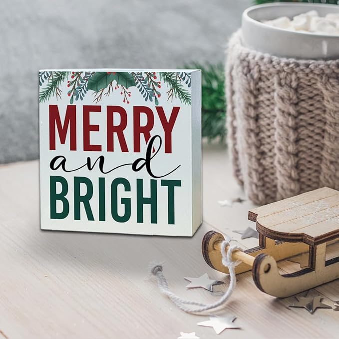 Christmas Wooden Desk Decor Sign, Merry and Bright Wooden Box Sign, Holiday Tabletop Home Plaque with Berry Design, Winter Christmas Decor for Living Room Bedroom Office 5x5 Inches