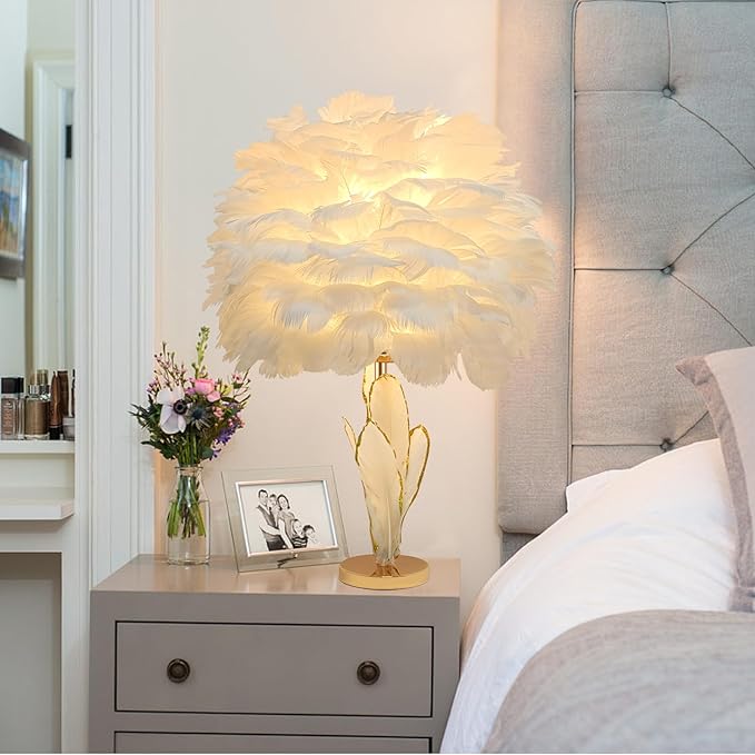 Chic White Feather Lamp Creative Furry Table Lamp Modern Feather Desk Lights Romantic Princess Bedside Nightstand Light for Teen Girls Bedroom Decor Living Room Wedding Christmas Kids Room