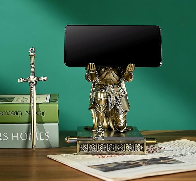 King's Guard Leader Cloak Warrior Knight Pen Holder Mobile Phone Stand, Ornament Knight Statue, Pen Stand Paperweight for Office and Home (Bronze)