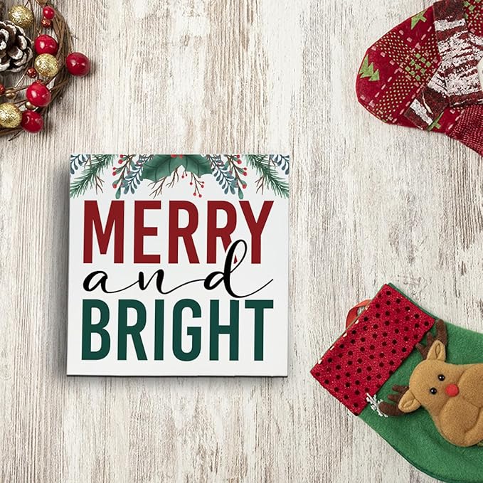 Christmas Wooden Desk Decor Sign, Merry and Bright Wooden Box Sign, Holiday Tabletop Home Plaque with Berry Design, Winter Christmas Decor for Living Room Bedroom Office 5x5 Inches