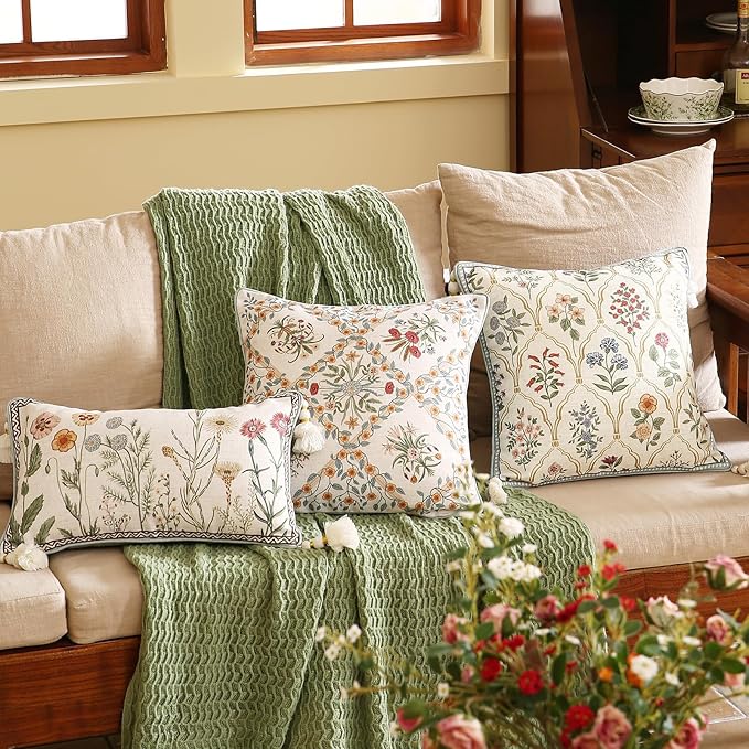 ISAENNE Design Linen Square Rectangle Round Throw Pillow Covers Set of 4, Farmhouse Cushion Covers with Powder Blue Watercolor Wildflower Pattern Decor Pillowcases for Bed,Living Room,Outdoor,Car